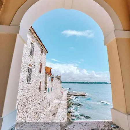 Two-bedroom In Pula Xii * Vintijan